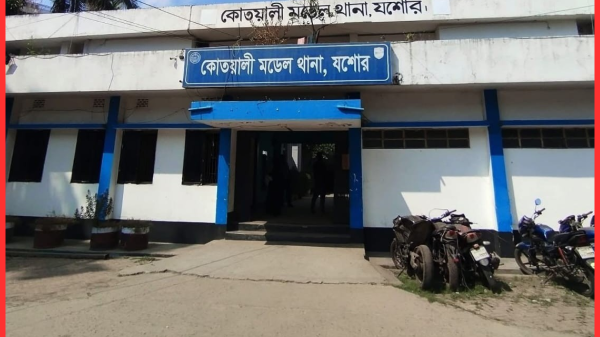 যশোর কোতোয়ালি থানার আধুনিক ভবন নির্মাণে পুরোনো ভবন ভাঙা শুরু, কার্যক্রম চাঁচড়া ফাঁড়িতে স্থানান্তর