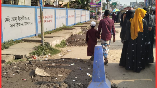 নোয়াখালী জেলা শহরে ড্রেন পরিষ্কার নিয়ে অভিযোগ, ভোগান্তিতে এলাকাবাসী