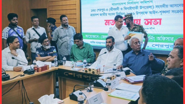 শেরপুরে নির্বাচন কমিশনারের সভায় সাংবাদিকদের প্রবেশে বাধা, খবর বয়কটের ঘোষণা
