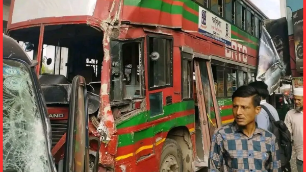 ঢাবির বাস দুর্ঘটনায় আহত ৮, রাজধানীতে চাঞ্চল্য