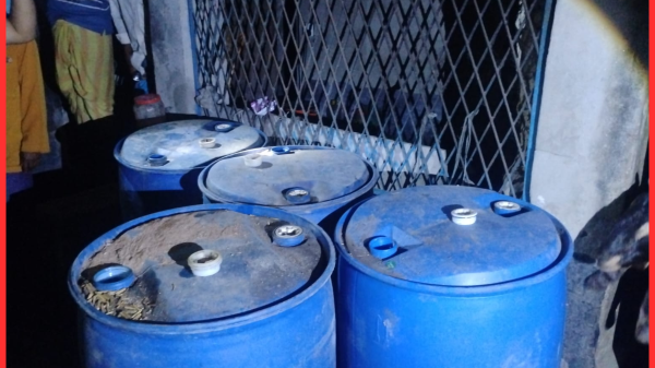 ঝিকরগাছার হাজিরবাগে ৮০০ লিটার অবৈধ ডিজেল জব্দ, এক ব্যক্তি অর্থদণ্ডিত