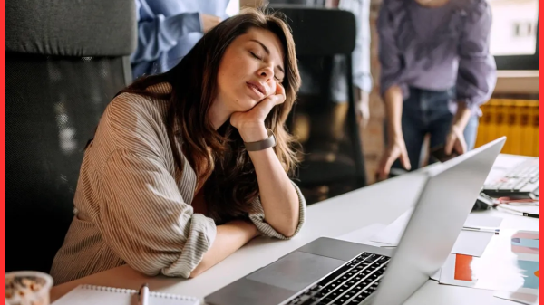 বেতন কম, প্রতিবাদে অফিসে ৫ ঘণ্টা ঘুমিয়ে তরুণী—চীনে ভাইরাল ঘটনা