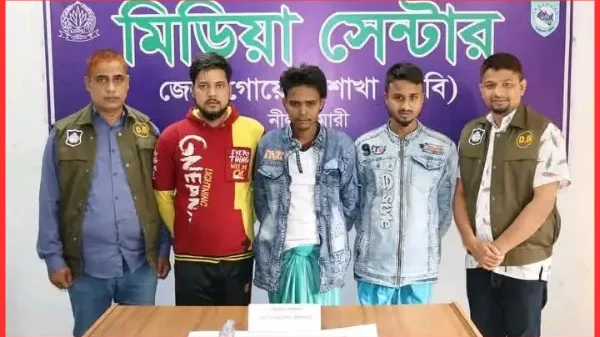 নীলফামারীতে ডিবি পুলিশের অভিযানে ১২ পুরিয়া হেরোইনসহ আটক ৩