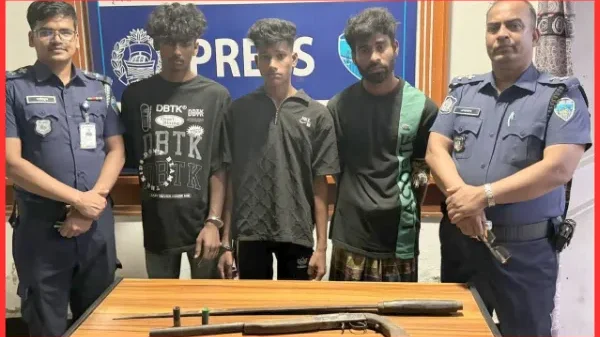 রাতের আঁধারে ডাকাতির প্রস্তুতি: অস্ত্রসহ ৩ জন গ্রেফতার