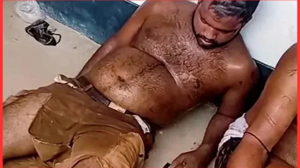 নোয়াখালীর সোনাইমুড়ীতে ডাকাতির সময় দুইজন আটক, গণপিটুনির পর পুলিশের কাছে সোপর্দ