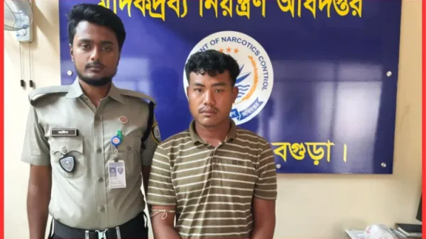 বগুড়ায় ফ্যানের কার্টুনে লুকানো ৩২০০ ইয়াবা উদ্ধার, যুবক গ্রেফতার