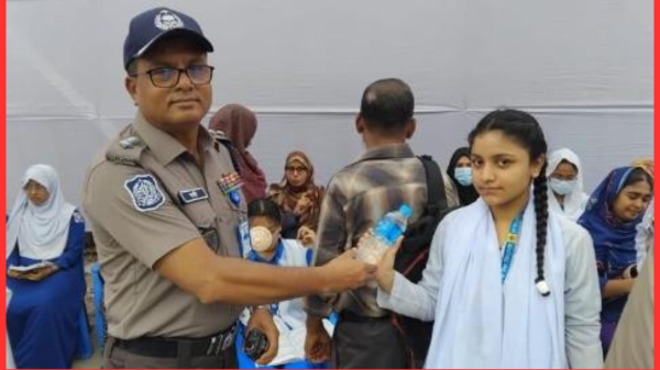 এসএসসি ও সমমান পরীক্ষার্থীদের সহায়তায় ডিএমপির ট্রাফিক বিভাগের উদ্যোগ