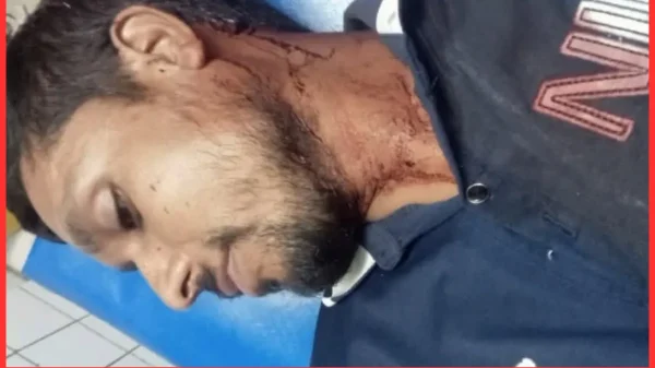 ঝিকরগাছায় প্রতারকের ছুরিকাঘাতে যুবক আহত