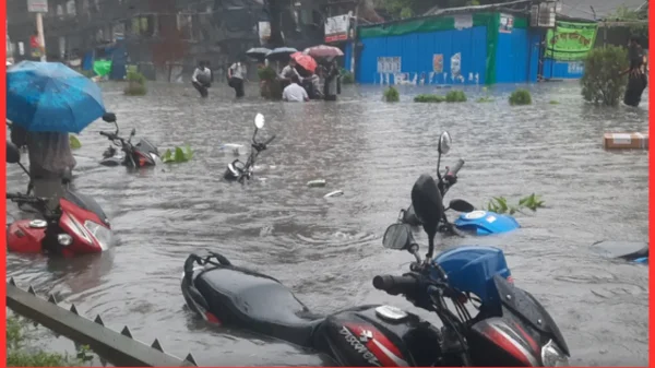 নালায় বাঁধ, সামান্য বৃষ্টিতেই ডুবল চট্টগ্রাম