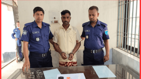 কিশোরগঞ্জ মডেল থানা পুলিশের অভিযানে শীর্ষ মাদক কারবারি আব্দুল মান্নান গ্রেফতার