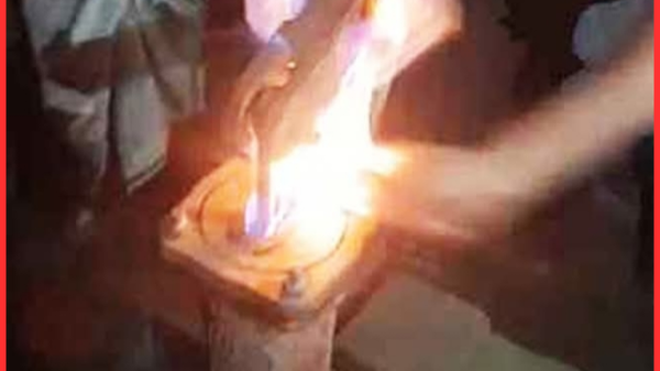 নলকূপে আগুন! চাটখিলে পানির সঙ্গে গ্যাস বের হচ্ছে