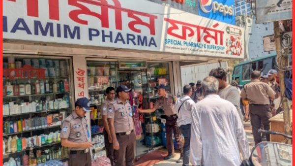 ডিএমপি ট্রাফিক বিভাগের অভিযানে গুলশান-২, কাকলী ও বনানী এলাকায় ১১টি দোকানে ৭৮ হাজার টাকা জরিমানা