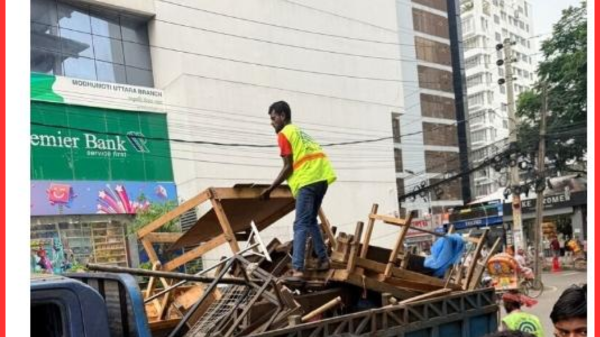 ডিএমপি ট্রাফিক বিভাগের সমন্বিত উচ্ছেদ অভিযান: ৩ লাখ ৩৩ হাজার টাকা জরিমানা, ৯ জনকে কারাদণ্ড