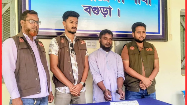 নোয়াখালী জেলা পুলিশ ফুটবল দলকে জার্সি ও ক্রীড়া সামগ্রী প্রদান