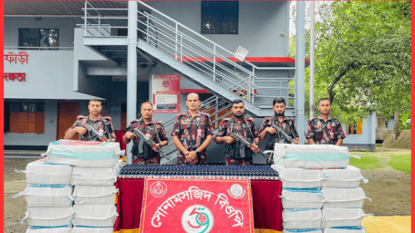 আশুগঞ্জে বিপুল পরিমাণ বিদেশি সিগারেট ও গাঁজাসহ ০৪ জন গ্রেফতার